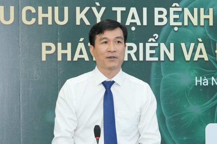 TS.BS Nghiêm Trung Dũng chia sẻ tại hội thảo.