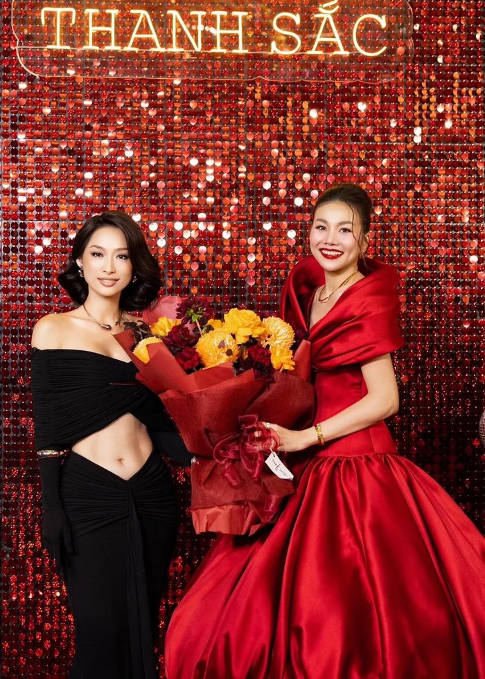 Quỳnh Thy tới chúc mừng phim mới của Thanh Hằng.
