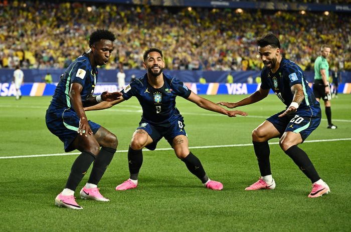  Ngày ra mắt World Cup của Endrick chưa trọn vẹn. Tuy nhiên, tuyển Brazil vẫn có được 3 điểm khi thắng Haiti 3-0 ở lượt trận thứ 2 bảng C. Cả 3 bàn thắng đều được ghi trong hiệp một do công của Cunha (cú đúp) và Vinicius. 