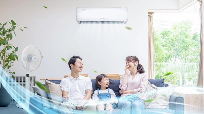  Kết hợp quạt giúp không khí lưu thông tốt hơn khi sử dụng điều hòa. Ảnh: Karofi.