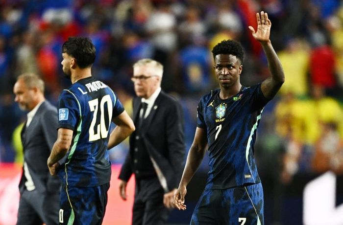  Trong lúc Neymar tiếp tục ngồi ngoài, Brazil đánh bại Haiti 3-0 và tiến gần vé vào vòng knock-out. 