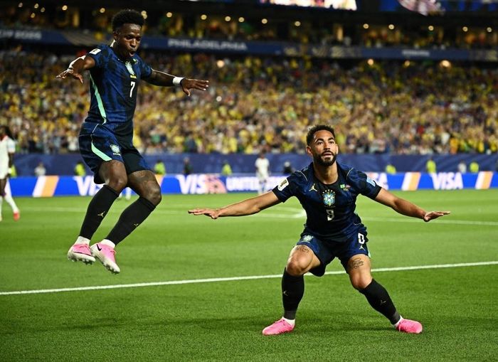 Cunha từ phương án thử nghiệm đã trở thành tâm điểm mới trên hàng công Brazil. Ảnh: Reuters.