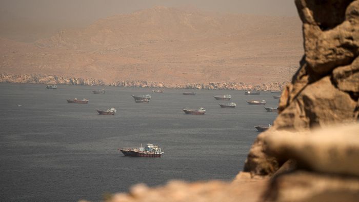  Iran vừa phát cảnh báo với tàu thuyền tại Hormuz, đồng thời để ngỏ khả năng thu phí quá cảnh, động thái có thể làm thay đổi cán cân hàng hải khu vực. Ảnh: Reuters. 