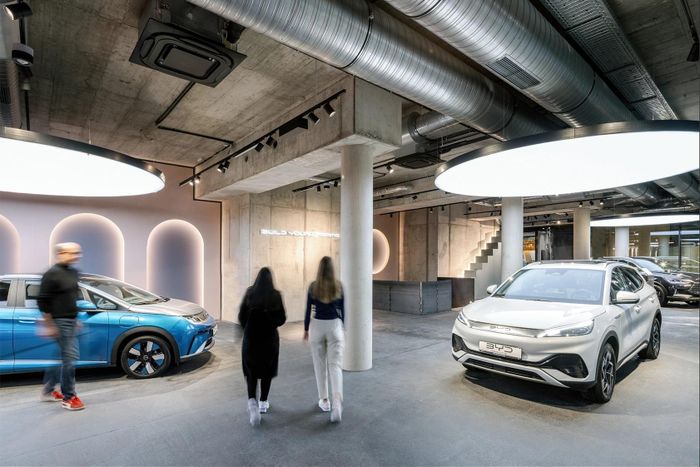  Nếu được EU phê duyệt trên diện rộng, FSD có thể trở thành lợi thế quan trọng giúp Tesla thúc đẩy doanh số tại khu vực đang chịu áp lực cạnh tranh ngày càng lớn từ các hãng xe điện Trung Quốc. 