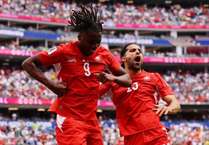 Màn trình diễn bùng nổ tại World Cup 2026 giúp tiền vệ 20 tuổi nhận được lời khen từ Thomas Müller và Bastian Schweinsteiger.