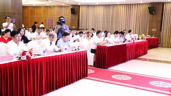 Lãnh đạo tỉnh Đắk Lắk cùng đại diện các cơ quan báo chí Trung ương và địa phương tham dự buổi gặp mặt nhân kỷ niệm 101 năm Ngày Báo chí Cách mạng Việt Nam