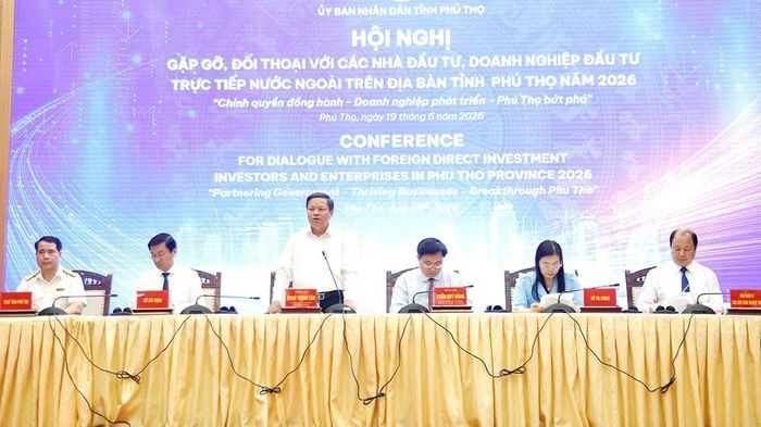 Phó Chủ tịch UBND tỉnh Phan Trọng Tấn phát biểu tại hội nghị