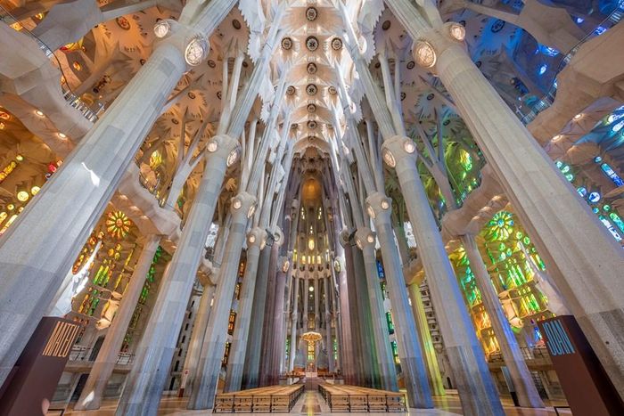 Bên trong Nhà thờ Sagrada Familia. Ảnh: SF