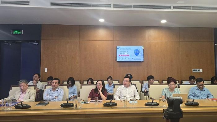 Phần thảo luận quy tụ các diễn giả đến từ cơ quan báo chí, doanh nghiệp và chuyên gia truyền thông
