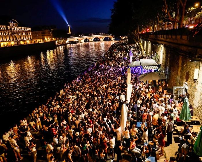 Sự kiện thường niên này ra đời tại Paris năm 1982 và hiện được tổ chức ở nhiều quốc gia vào ngày 21.6. Ảnh: EPA