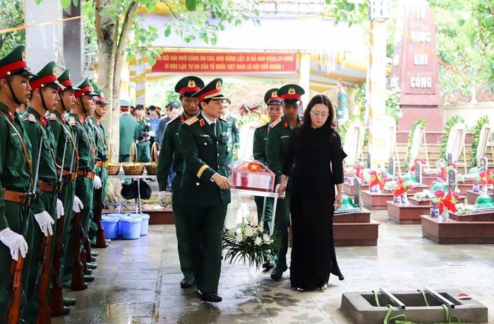 Các Anh hùng liệt sĩ được an táng tại Nghĩa trang Liệt sĩ Bản Qua, xã Bát Xát