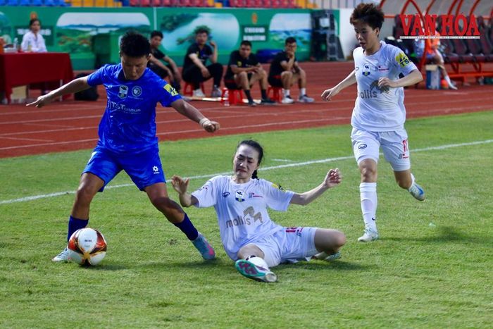 Những pha tranh bóng, tìm kiếm bàn thắng của hai đội trong hiệp 1