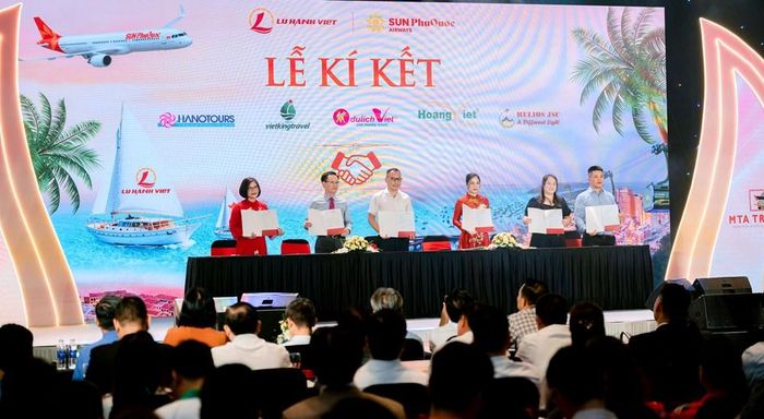 Đại diện Lữ hành Việt đã ký kết hợp tác chiến lược với Hanotour, Vietking Travel, Hoàng Việt Travel, Silver Sky Travel và Helios Travel nhằm mở rộng mạng lưới phân phối khách đến Phú Quốc