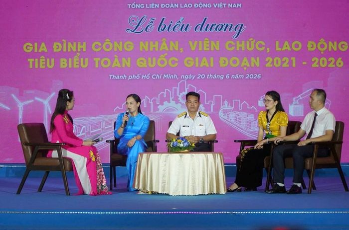 Chương trình giao lưu với các gia đình công nhân, viên chức, lao động tiêu biểu