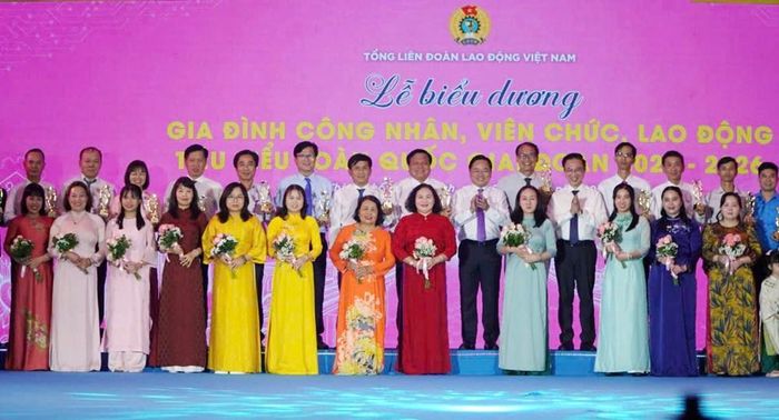 Tổng Liên đoàn Lao động Việt Nam biểu dương gia đình công nhân, viên chức, lao động tiêu biểu toàn quốc giai đoạn 2021 - 2026