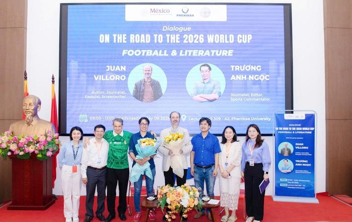 Đại sứ Mexico tại Việt Nam Alejandro Negrín, nhà báo Trương Anh Ngọc và nhà văn Juan Villoro tại tọa đàm "Football and Literature"