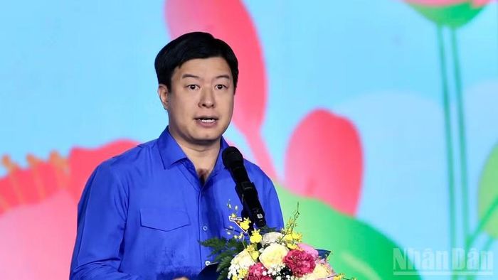 Phó Chủ tịch Thường trực Hội đồng Đội Trung ương Lê Hải Long phát biểu khai mạc Festival thiếu nhi toàn quốc lần thứ nhất năm 2026.