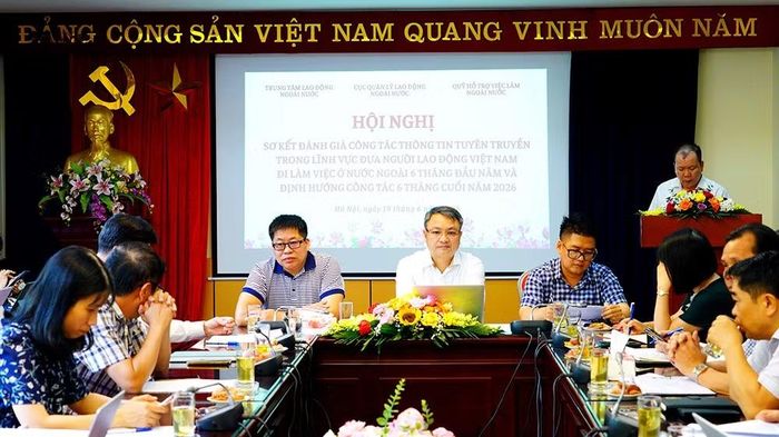 Quang cảnh cuộc họp của Cục Quản lý lao động ngoài nước chiều 19/6. (Ảnh TRUNG KIÊN)