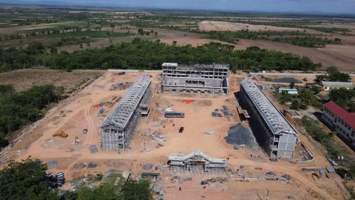 Trường nội trú liên cấp tiểu học-trung học cơ sở xã biên giới Ia Lốp, tỉnh Đắk Lắk đang trong quá trình hoàn thiện.