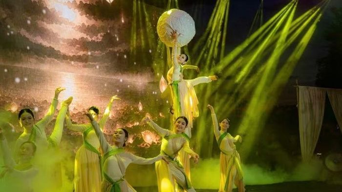 Thành phố Huế đã định hướng nghiên cứu để Ngày hội Sen từng bước trở thành sản phẩm văn hóa-du lịch được tổ chức định kỳ.