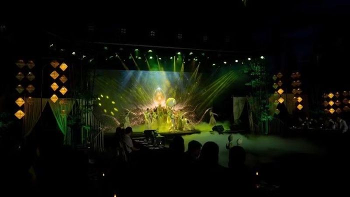 Thay vì tái hiện các món ăn truyền thống, thực đơn được sáng tạo theo hành trình sinh trưởng của cây sen.
