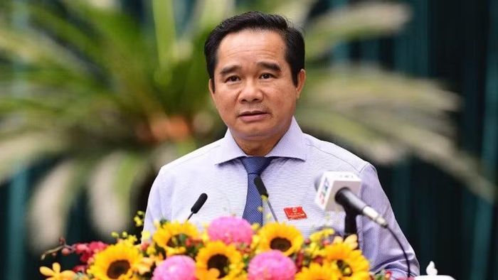 Chủ tịch Ủy ban nhân dân Thành phố Hồ Chí Minh Nguyễn Văn Được phát biểu tại kỳ họp.