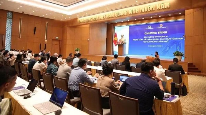 Chương trình "Bồi dưỡng ứng dụng AI trong công tác hành chính, tham mưu tổng hợp" tại Văn phòng Chính phủ.