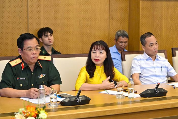 Phó Giáo sư, Tiến sĩ Đặng Thị Thu Hương, Phó Hiệu trưởng Trường Đại học Khoa học xã hội và Nhân văn/Đại học Quốc gia Hà Nội chia sẻ trong phiên thảo luận.