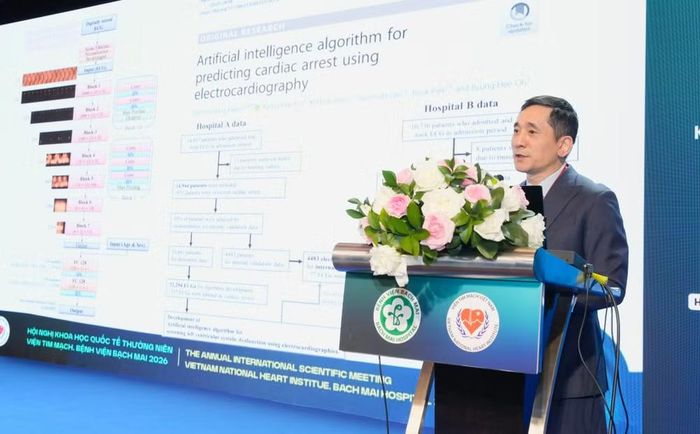 Các báo cáo viên báo cáo các nghiên cứu mới tại hội nghị.