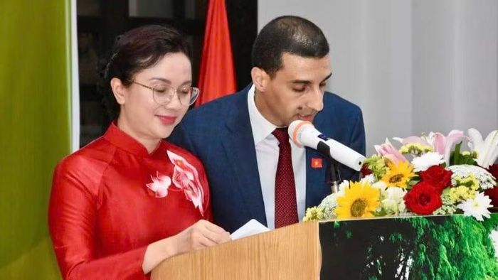 Bà Lê Thị Phượng, Giám đốc Khu Di tích Chủ tịch Hồ Chí Minh tại Phủ Chủ tịch phát biểu.