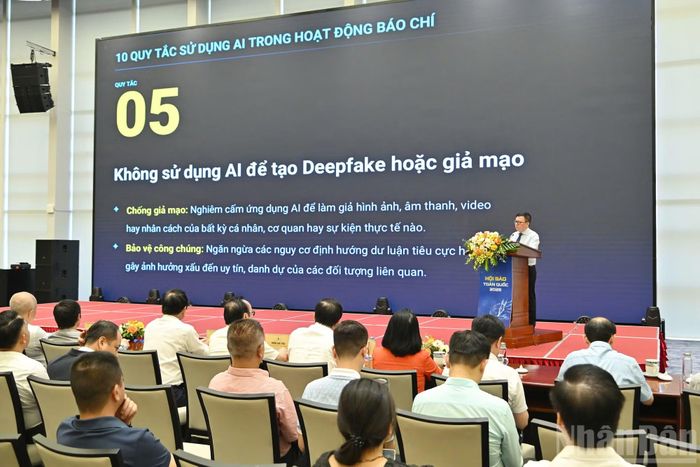 Chủ tịch Hội Nhà báo Việt Nam Lê Quốc Minh nêu 10 quy tắc sử dụng AI trong hoạt động báo chí.