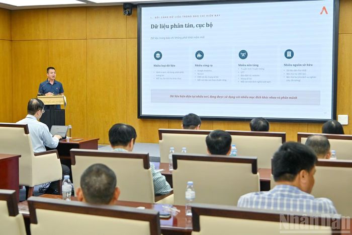 Chủ tịch Công ty AMI Quách Hoài Nam trình bày tham luận: Tự chủ dữ liệu trong báo chí.