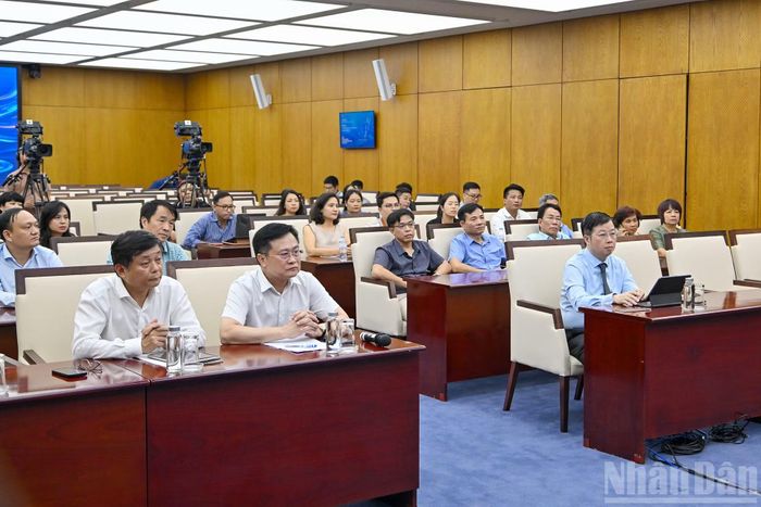 Tổng Giám đốc Đài Truyền hình Việt Nam Nguyễn Thanh Lâm và các đại biểu tại phiên thảo luận.