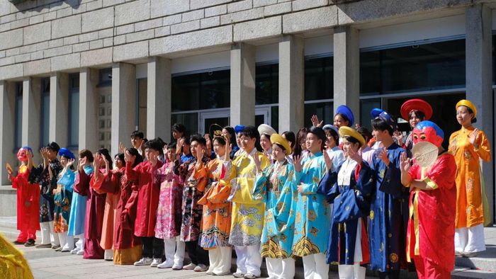 Những bạn trẻ người Việt và gốc Việt đã thể hiện sự năng động, sáng tạo trong việc kế thừa, phát huy di sản và lan tỏa văn hóa dân tộc.