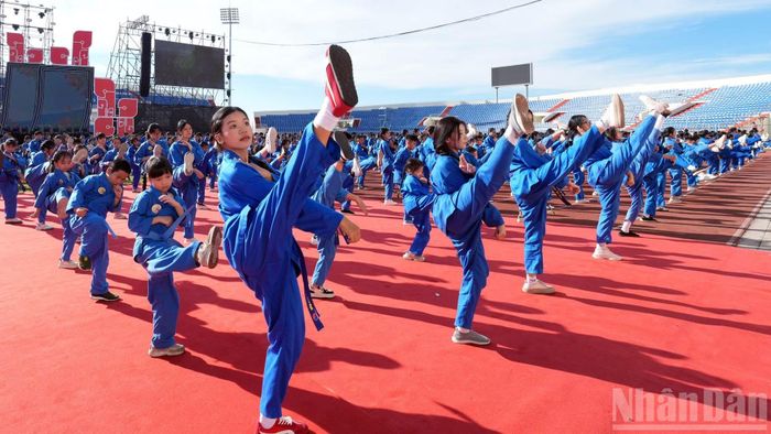Màn đồng diễn võ nhạc Vovinam không chỉ là hoạt động thể thao, văn hóa quy mô lớn mà còn là minh chứng sinh động cho sự năng động, sáng tạo, bản lĩnh và tinh thần đoàn kết của thiếu nhi Việt Nam.