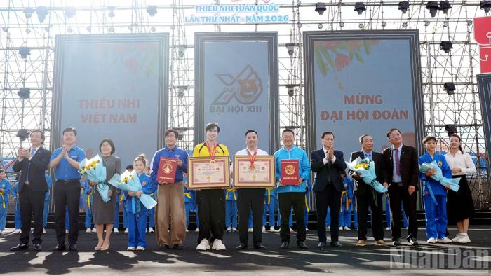 Ngay sau chương trình, Tổ chức Kỷ lục Việt Nam đã công bố và trao Kỷ lục Việt Nam “Màn đồng diễn võ nhạc Vovinam chào mừng Đại hội Đoàn toàn quốc lần thứ XIII có số lượng phụ trách Đội và thiếu nhi đến từ 34 tỉnh, thành phố tham gia đông nhất” cho Hội đồng Đội Trung ương và Công ty cổ phần Masan MeatLife.