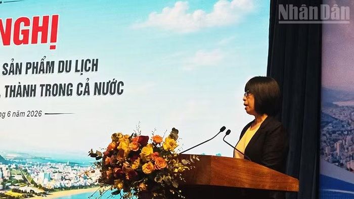 Đồng chí Nguyễn Thị Thanh Lịch phát biểu tại hội nghị