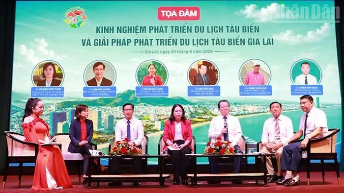 Các đại biểu tham gia tọa đàm.