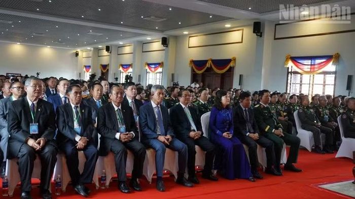 Đông đảo đại biểu tham dự buổi lễ. (Ảnh: ĐINH TRƯỜNG)