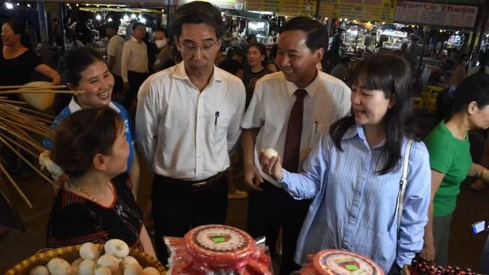 Nhiều sản phẩm đặc trưng của người dân Hòa Vang mang đến phiên chợ.