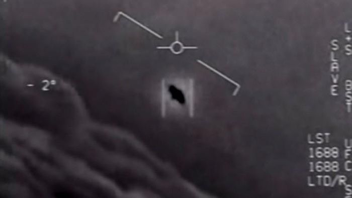 Một trong các UFO được phi công của Hải quân Mỹ ghi hình trong một buổi huấn luyện giai đoạn 2014-2015. Ảnh: BỘ CHIẾN TRANH MỸ