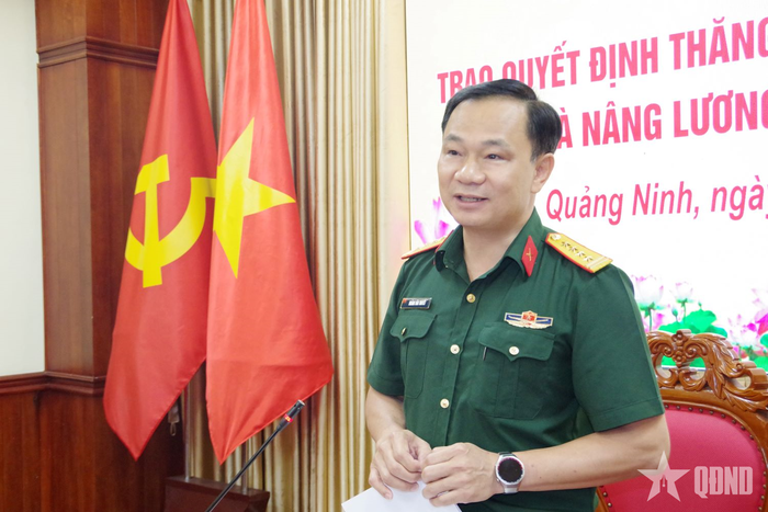 Đại tá Hoàng Văn Thuyết phát biểu tại hội nghị.