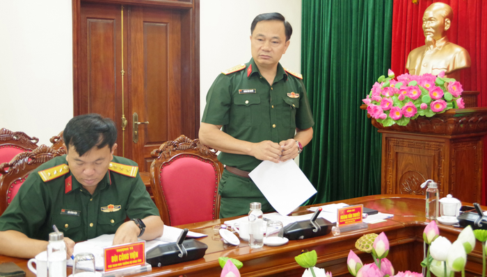 Đại tá Hoàng Văn Thuyết, Phó bí thư Thường trực Đảng ủy Quân sự tỉnh, Chính ủy Bộ CHQS tỉnh, phát biểu chỉ đạo hội nghị.