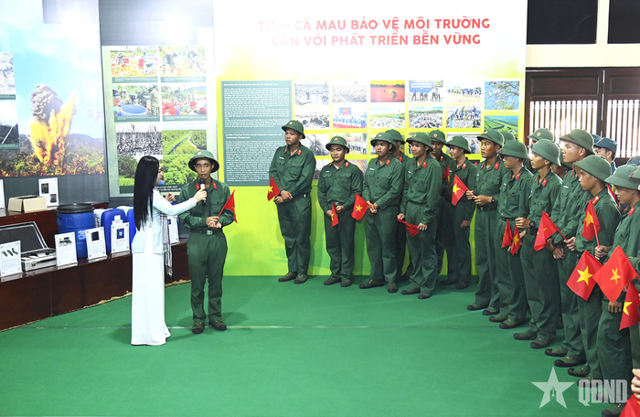  Qua quá trình tham quan triển lãm đa số các chiến sĩ tiếp thu được những kiến thức về hậu quả nặng nề của chất độc da cam/dioxin do quân đội Mỹ sử dụng trong chiến tranh ở Việt Nam qua trò chơi “Hỏi nhanh – Đáp gọn”. 