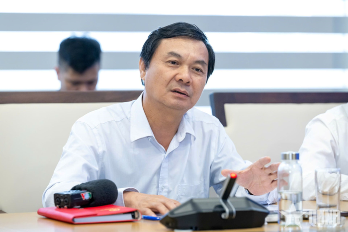 Nhà báo Ngô Minh Tuấn phát biểu.