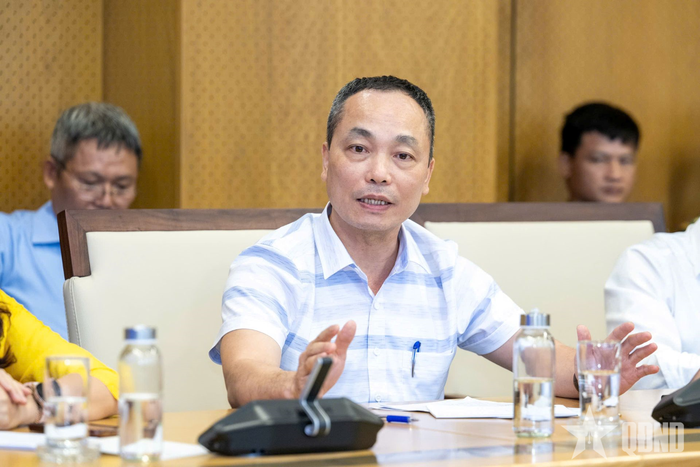 Nhà báo Phạm Văn Xướng phát biểu.