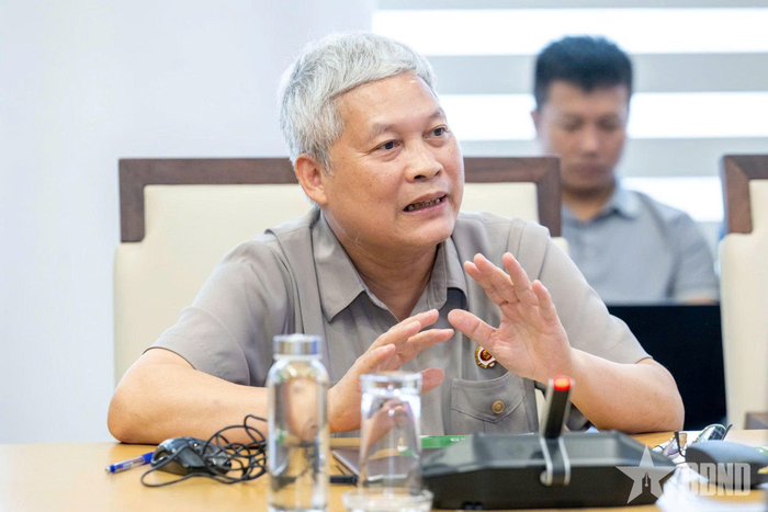 Nhà báo Đỗ Phú Thọ phát biểu.
