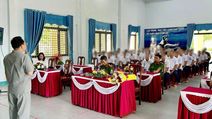 Quang cảnh buổi báo cáo chuyên đề "Nhận thức và kỹ năng phòng, chống tái nghiện cho người sau cai nghiện ma túy".