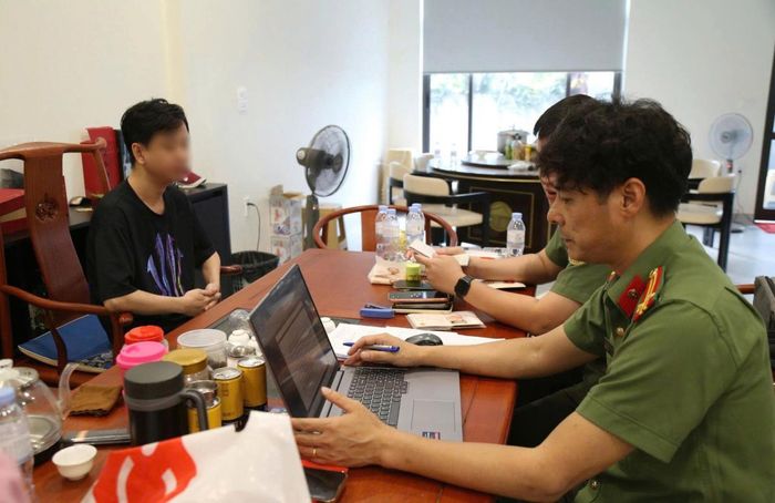 Lực lượng Công an tỉnh Bắc Ninh kiểm tra, phát hiện các đối tượng người nước ngoài cùng nhiều thiết bị điện tử tại một cơ sở lưu trú.