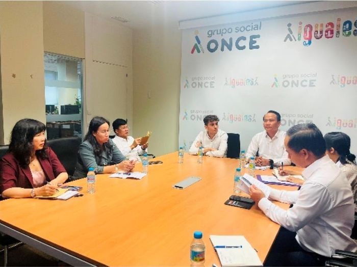 Đoàn công tác làm việc tại Quỹ ONCE và khảo sát Bảo tàng Typhlological